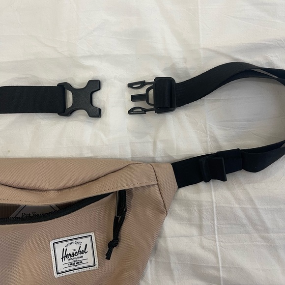 Herschel Fanny Pack / Belt Bag - Picture 4 of 7